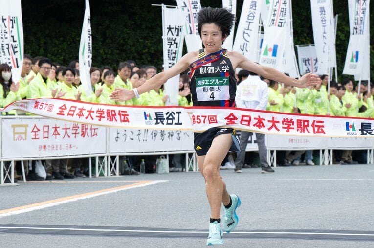 11月の全日本大学駅伝で創価大学のアンカーを務めた山口翔輝 ／ photograph by Tadashi Hosoda