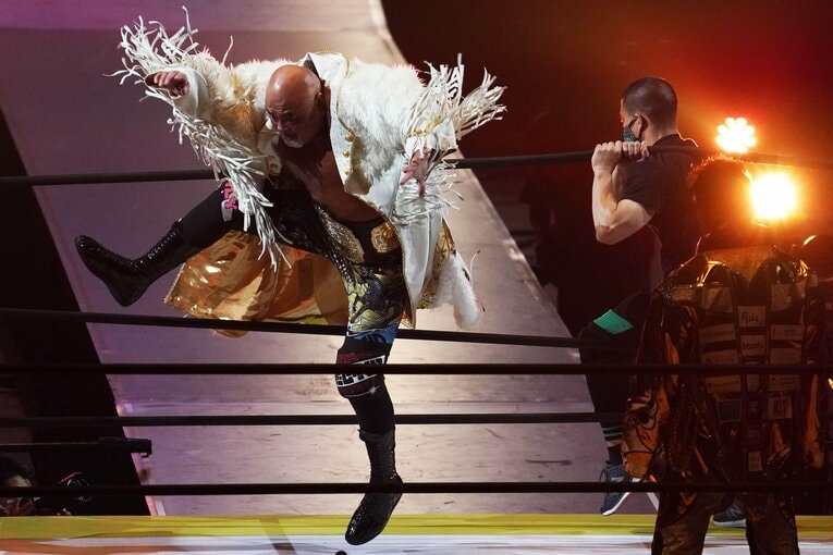 王座陥落でも…武藤敬司が“禁断のムーンサルト”の封印を解いたワケ「オレにはオレのノアより長い歴史がある」(3)