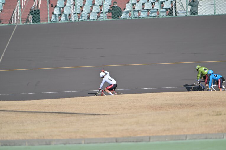 2024年12月23日、現役最後のレースで通算909勝目を飾った神山雄一郎　©︎JKA