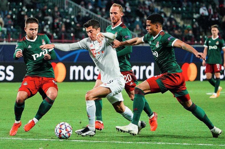 今季のCLでバイエルンは決勝トーナメントに進んでいるが、レバンドフスキは4得点と爆発には至っていない（3月5日時点） ／ photograph by Pierre Lahalle/L’Équipe