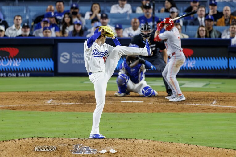 【テレビに映らない素顔の朗希／30枚超】レッズ戦で9回を任された佐々木…写真はまだまだ続きます　©Getty Images