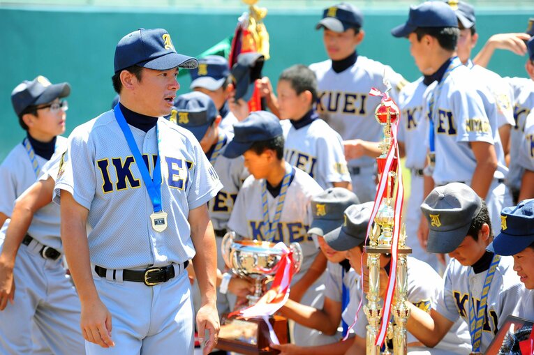 秀光中時代の須江監督。2006年から同中の監督に就任。写真は2014年、全中で優勝したとき　©AFLO