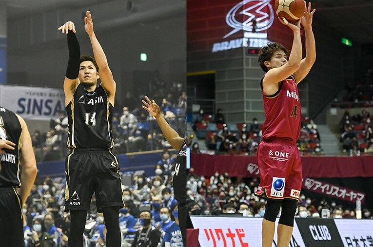 三河の金丸晃輔（左）と川崎の辻直人。両リームの音声改革は彼らのプレーにも間接的に影響を与えている ／ photograph by L:SeaHorses MIKAWA co.,LTD.／R:KAWASAKI BRAVE THUNDERS