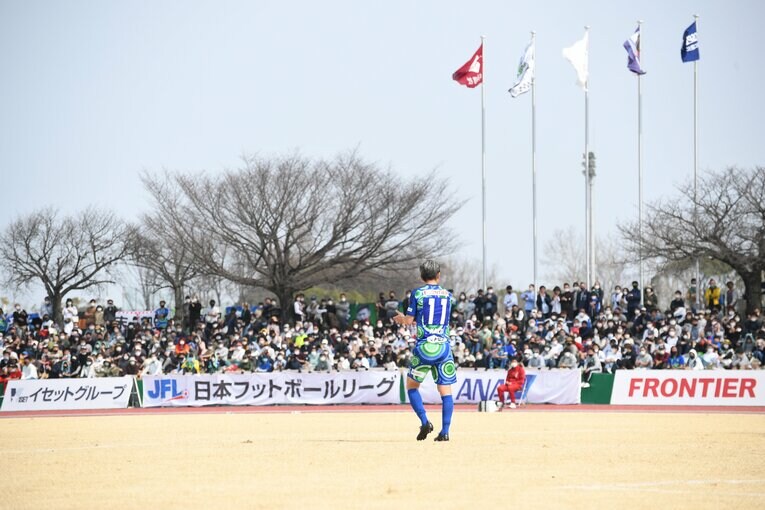 背番号11の勇姿を一目見ようと、多くの観客がスタジアムに詰めかけた　©Masashi Hara