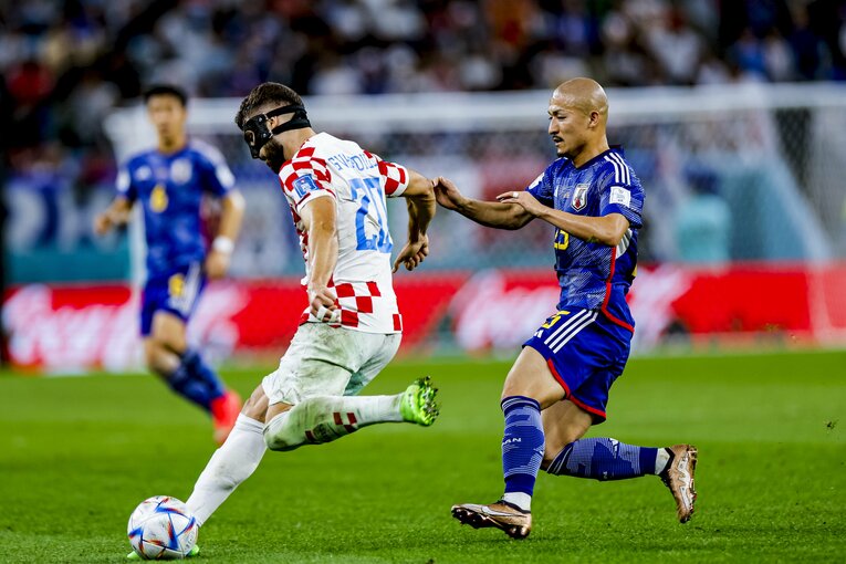 グバルディオルと前田大然のマッチアップ　©Kiichi Matsumoto/JMPA