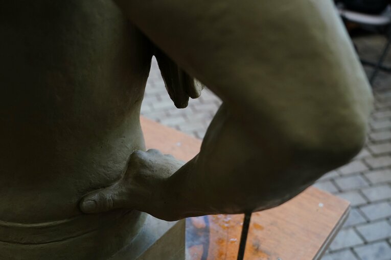 腰に手を当てた部分（後）