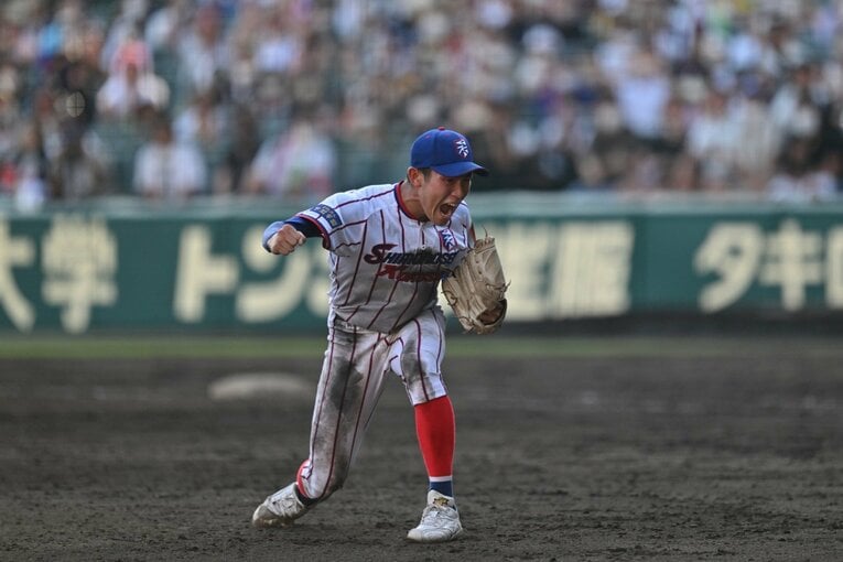 その裏、仲井は大阪桐蔭の攻撃を3人で抑えた　©Hideki Sugiyama