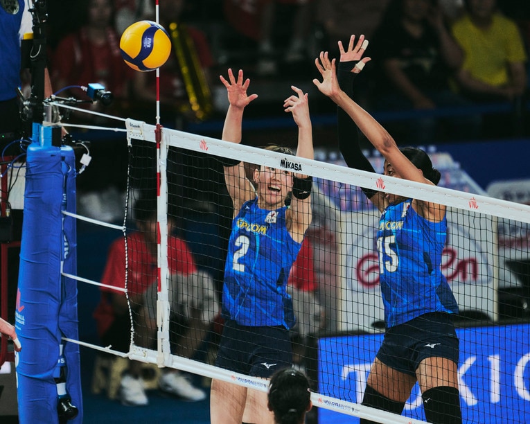 林琴奈、宮部藍梨（VNLセルビア戦）©︎Yuki Suenaga