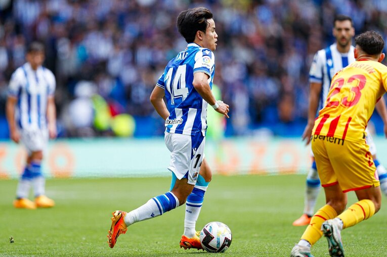 久保建英PK獲得＋シルバに絶妙アシストもドローに落胆　だが翌朝「クボ表紙の新聞」を持った地元のおじさんが…カメラマンは見た(68)