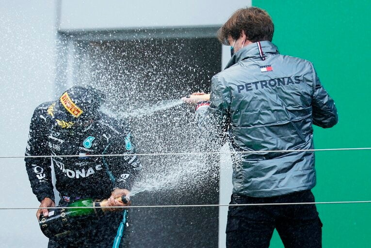 ステファン・ロードとのシャンパンファイトで喜びを爆発させた　(C)Getty Images