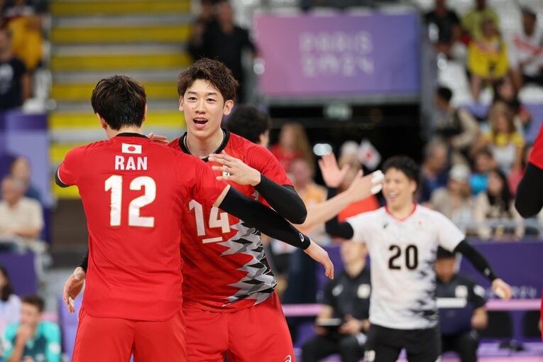 石川祐希、高橋藍（パリ五輪 ドイツ戦）©︎Kaoru Watanabe/JMPA