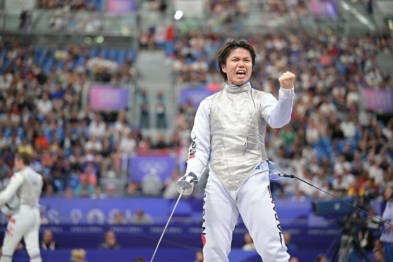 男子フルーレ個人2回戦、飯村一輝vs.アラエルディン・アブエルカセム　©Takuya Kaneko/JMPA