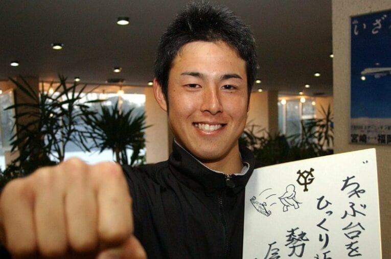 巨人入団時のルーキー星孝典。色紙に記した自作の一句とは…　 ／ photograph by SANKEI SHIMBUN