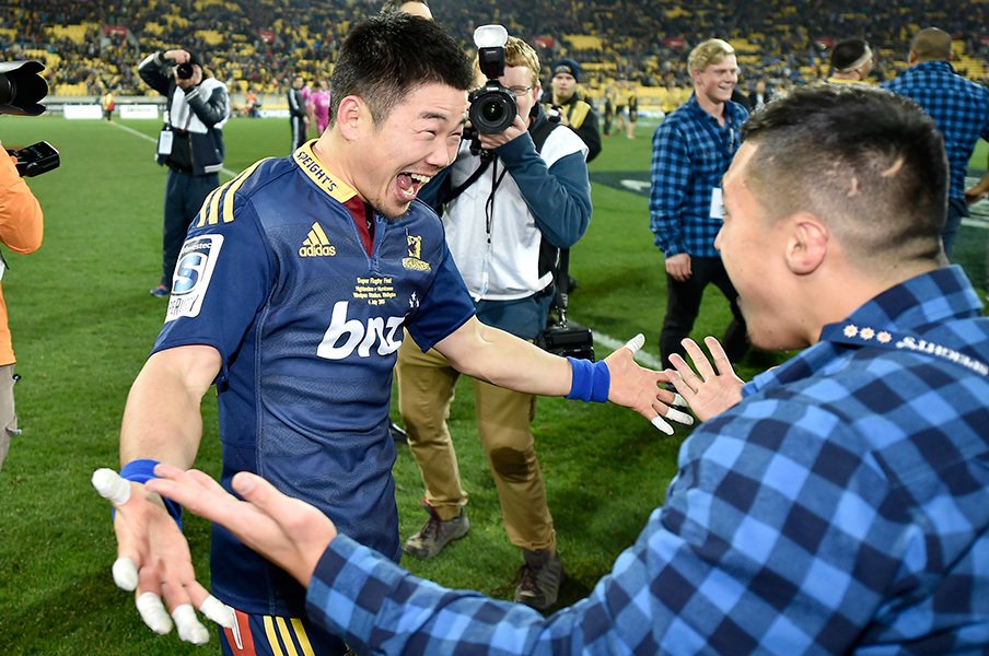 岩渕健輔GMが語る熾烈な交渉と感謝。スーパーラグビー参戦までの道のり。<Number Web> photograph by AFLO