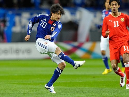 岡田ジャパンの理想形は潰えたのか？攻撃的SB内田篤人、22歳の正念場