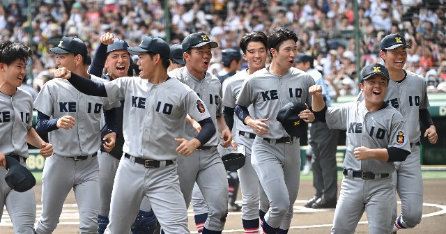 猛暑なのになぜ長袖？”甲子園の高校球児「じつは441人中205人が長袖だった」高校野球の新常識「敵は太陽の光…“着るエアコン”ブーム」（2／3） -  高校野球 - Number Web - ナンバー