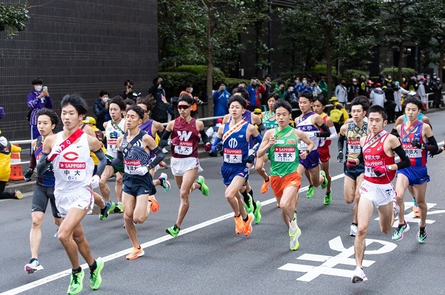 「箱根ランナーの走り方が大きく変わった」厚底シューズは日本人選手の走法も変えた「日本人には…大きな負担がかかる場合も」＜Number Web＞ photograph by Nanae Suzuki