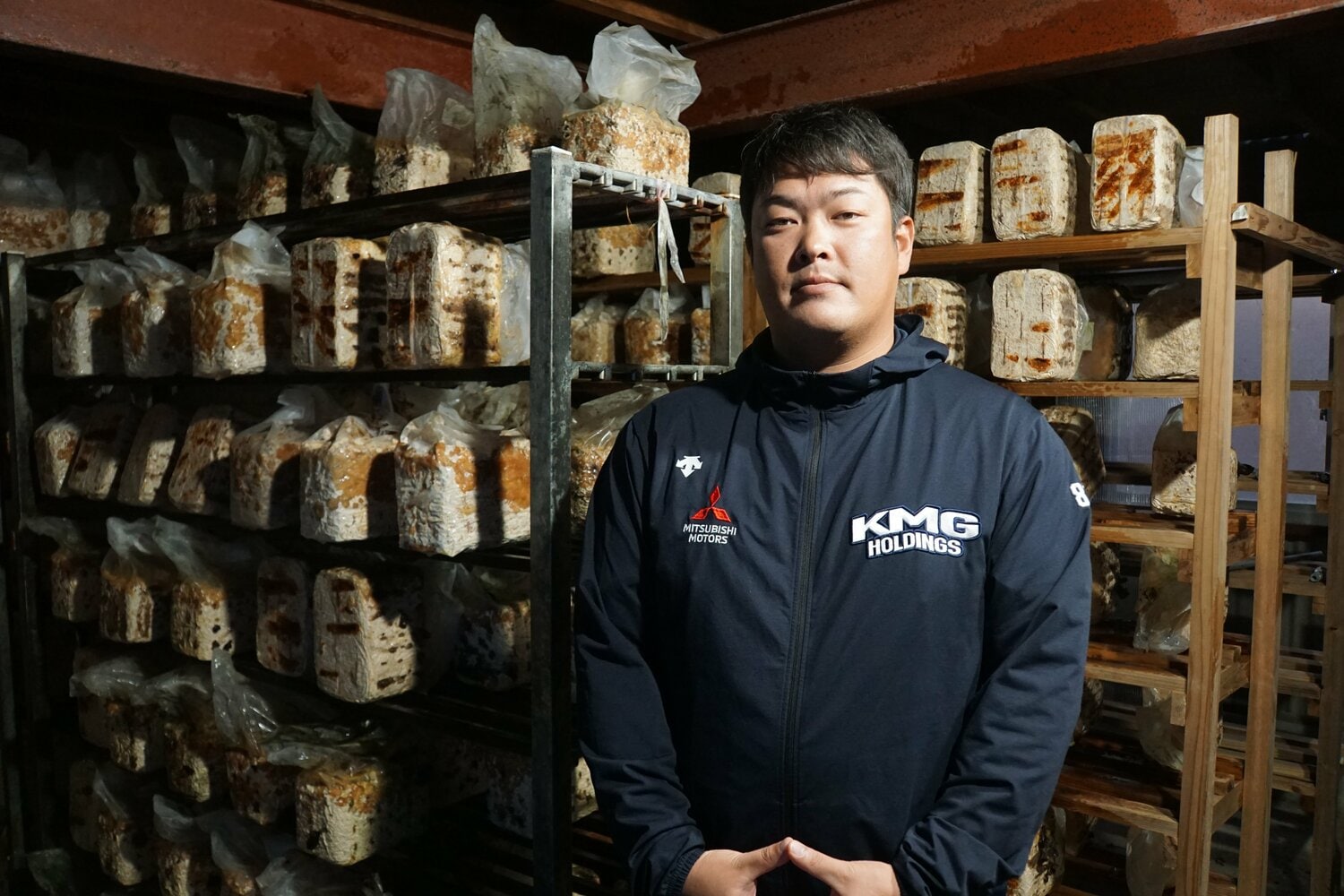 きくらげ農家に転身していた中原大樹さん、32歳 ©Number Web