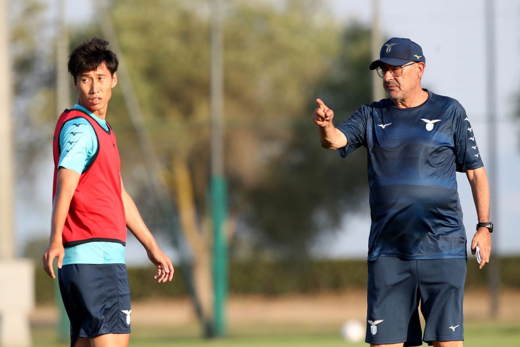 トレーニングで鎌田に指導するサッリ ©Getty Images