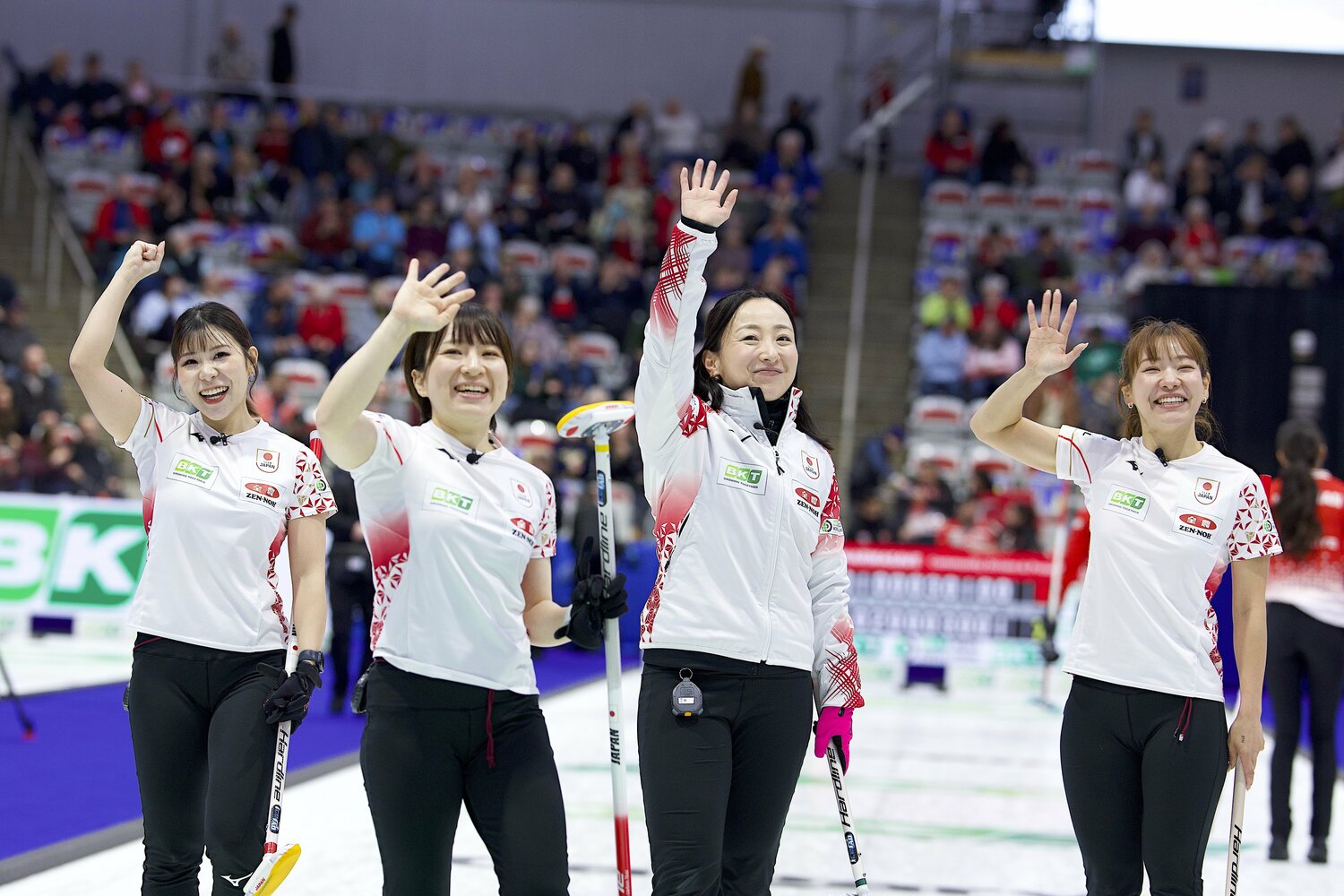 2026年の世界選手権に出場したロコ・ソラーレのメンバー。左から吉田夕梨花、鈴木夕湖、藤澤五月、吉田知那美　©AFLO
