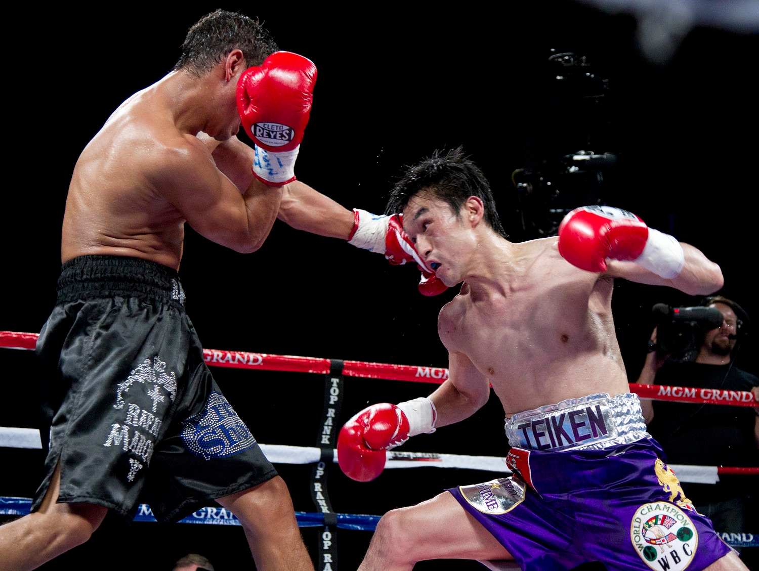 マルケス戦での西岡利晃（2011年）　©AP/AFLO