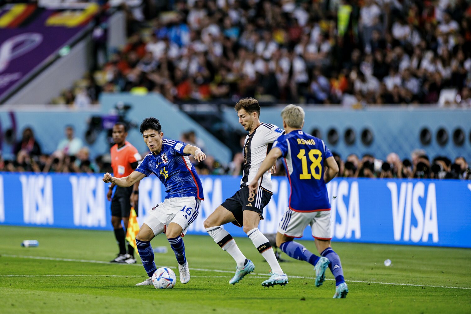 ドイツ戦で途中出場した浅野拓磨と冨安健洋。それぞれ攻守で大仕事をした　©Kiichi Matsumoto/JMPA