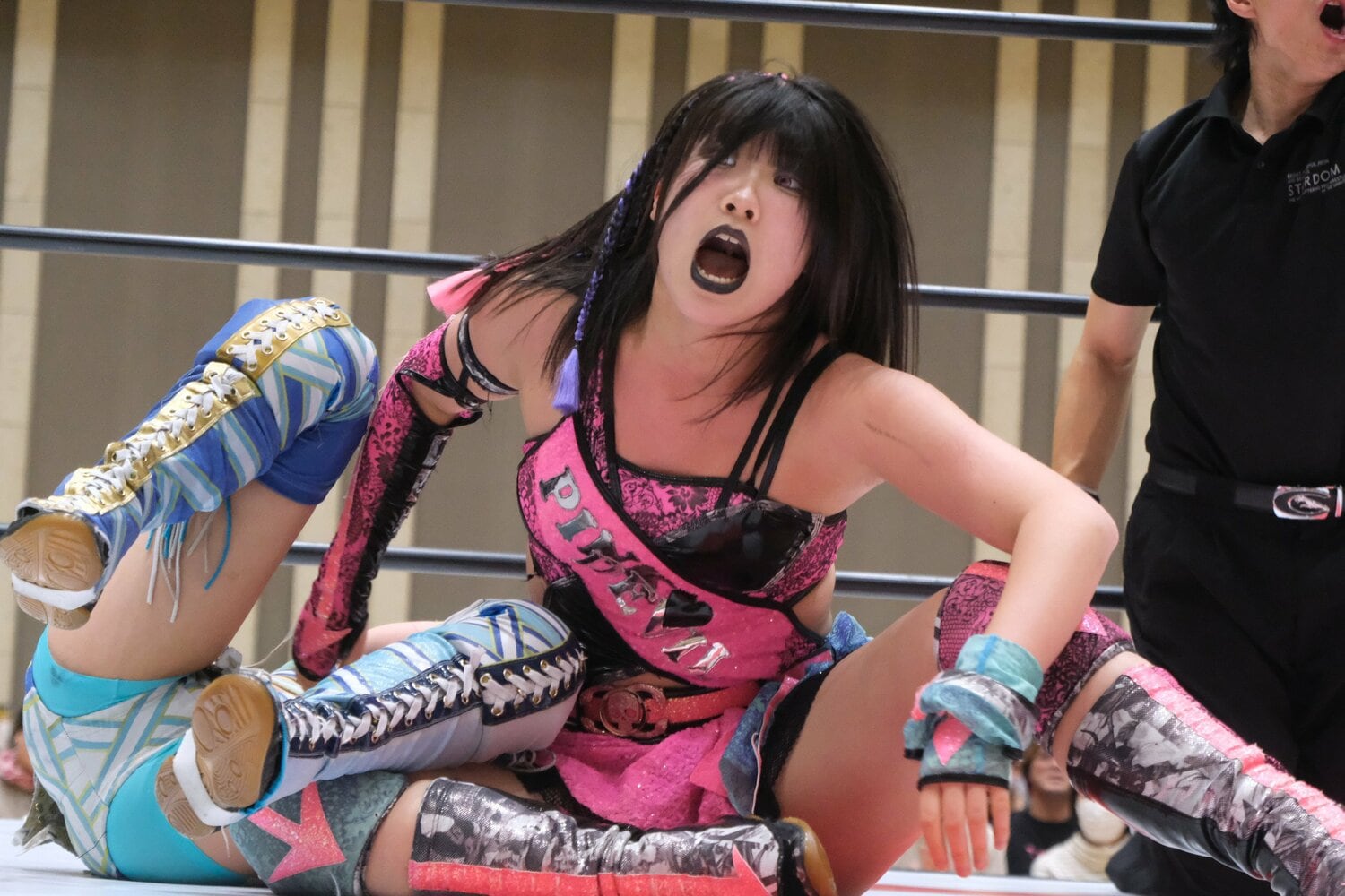 家族、親戚や学校の先生も応援に駆け付けた会場で吏南が勝利を収めた