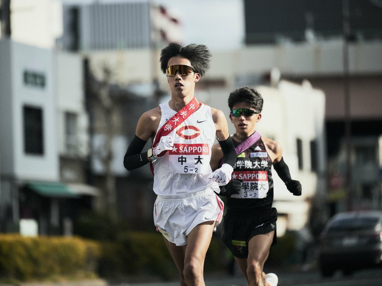 2区で国学院大を抜き先頭に立った中大の溜池　©Yuki Suenaga