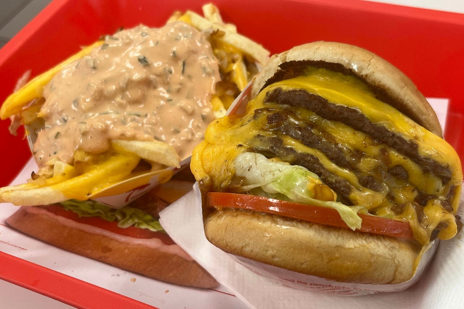 「In-N-Out」の裏メニュー、フォーバイフォーとアニマルスタイルフレンチフライ ©Masashi Hara