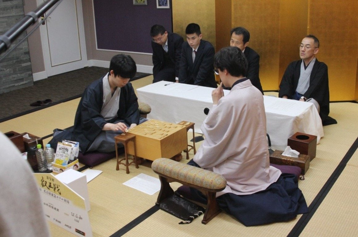 叡王戦第3局の感想戦　©NumberWeb