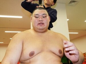 新横綱・大の里はなぜ崩れたのか？「じつは“初物”に弱い」まともに引く悪いクセが再発…「やっぱりだめですね」終盤に見せた“苦笑い”の正体