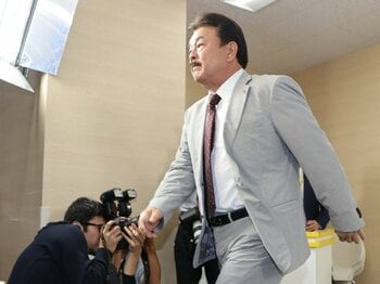 まさかの戦力外続出、監督交代も…いまソフトバンクに何が起きているのか？ “ナゾだらけ”の1週間に記者絶句「新チーム始動の日にどうして…」＜Number Web＞ photograph by JIJI PRESS