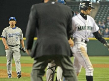 野茂英雄のメジャー戦力外“5日前”「野茂の口からイチローが語られた」じつはイチローと最後の対戦があった…取材記者が見た“2人の姿”＜Number Web＞ photograph by JIJI PRESS