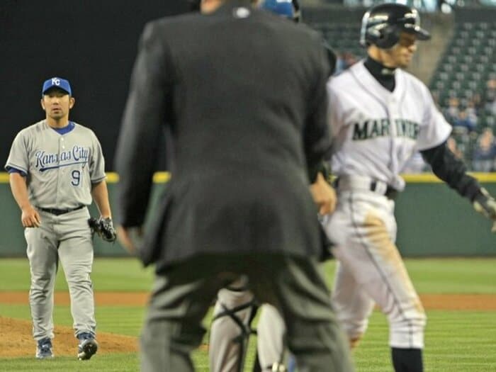 野茂英雄のメジャー戦力外“5日前”「野茂の口からイチローが語られた」じつはイチローと最後の対戦があった…取材記者が見た“2人の姿”―2024下半期読まれた記事＜Number Web＞ photograph by JIJI PRESS