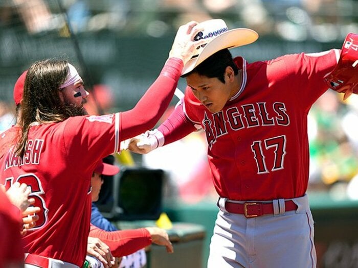 大谷翔平の“愛されすぎな日常”…仲良しマーシュが語った尊敬「素晴らしいチームメート」 好きすぎて“特製Tシャツ”を作っちゃった選手も<Number Web> photograph by Getty Images