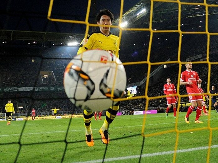 3カ月ぶりのゴールは、収穫も3つ！香川真司はドルトの「中心」になる。＜Number Web＞ photograph by AFLO