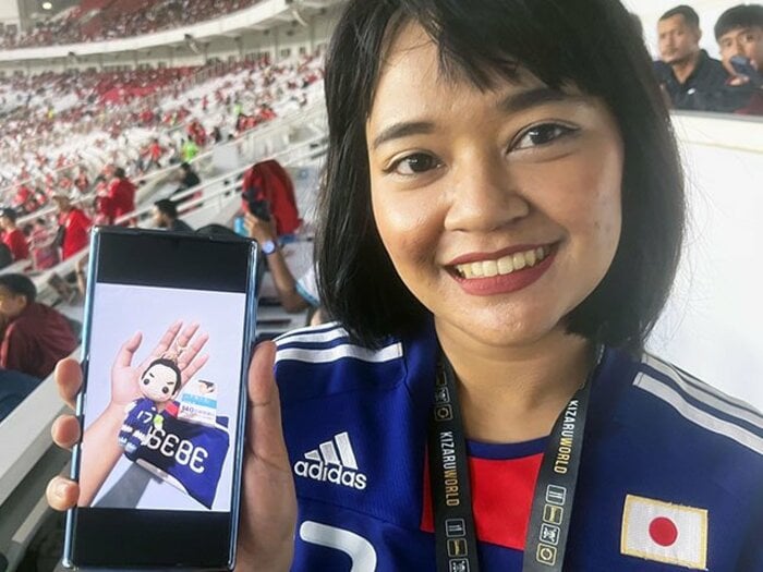 「ハセベは誠実ね!」女性記者が長谷部誠ユニ姿…“日本代表に憧れる”インドネシア取材で「ハッとさせられた」菅原由勢や久保建英の言動とは<Number Web> photograph by Yusuke Mimura