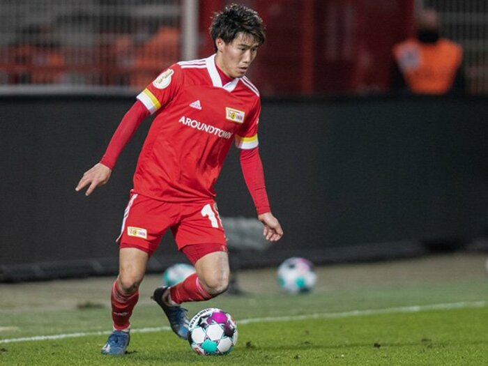 ブンデス降格候補→大健闘のクラブで響く負傷出遅れ… 遠藤渓太よ、監督の「腹の中の感情」をつかめ＜Number Web＞ photograph by Getty Images