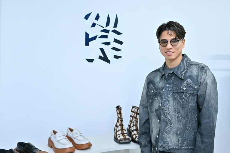 チームと来日した浅野が取材に答えた　©Hideki Sugiyama