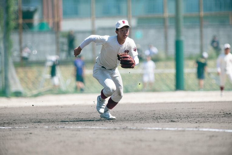【2年ぶりの再戦】早稲田実業の西村。2年前に“5人目の内野手”として起用され、見事に打球をさばいた選手である　©Kota Inoue