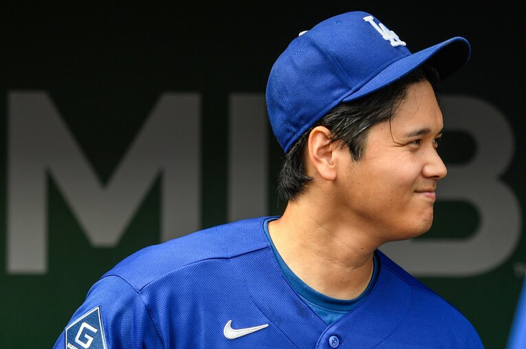 ワシントンで2026年第1号HRを放った大谷翔平。日本人記者陣恒例の「ホームランボールをキャッチしたファン」への取材も始まった ／ photograph by Hannah Foslien/Getty Images