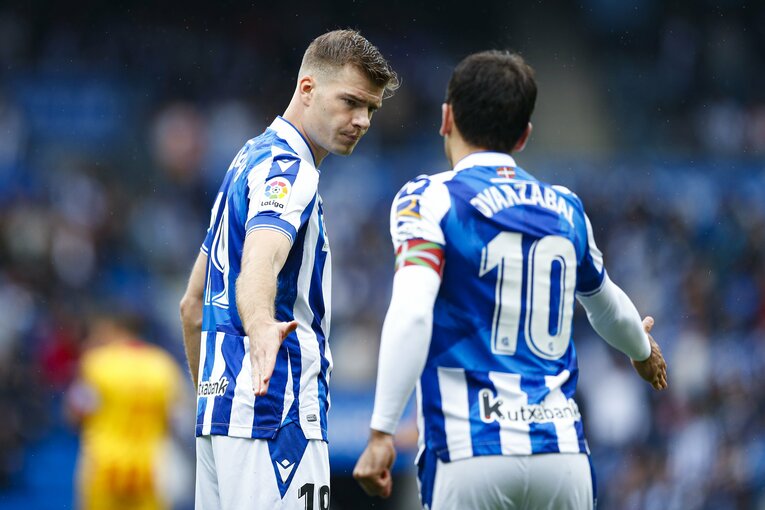 久保建英PK獲得＋シルバに絶妙アシストもドローに落胆　だが翌朝「クボ表紙の新聞」を持った地元のおじさんが…カメラマンは見た(16)