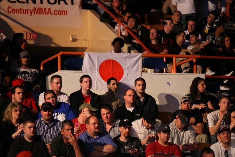 当日の試合会場には日の丸も掲げられていた