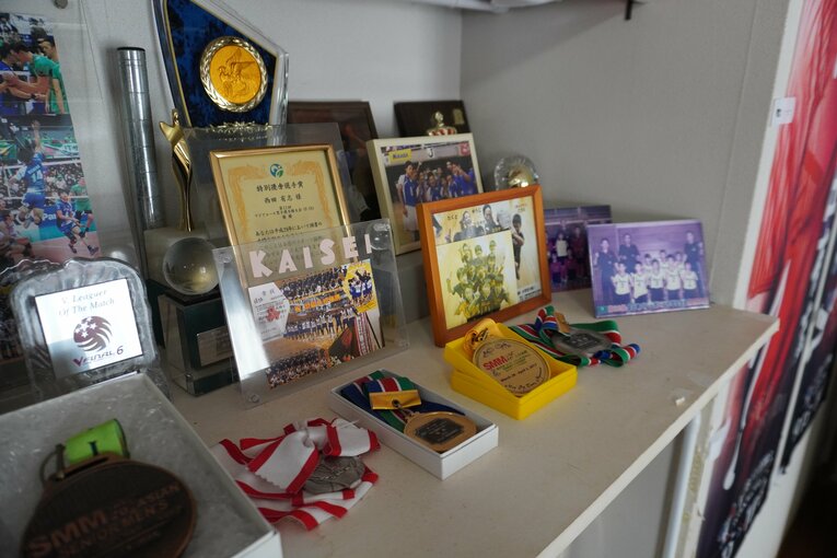 三重の実家には過去の賞状やメダルが綺麗に並べられている