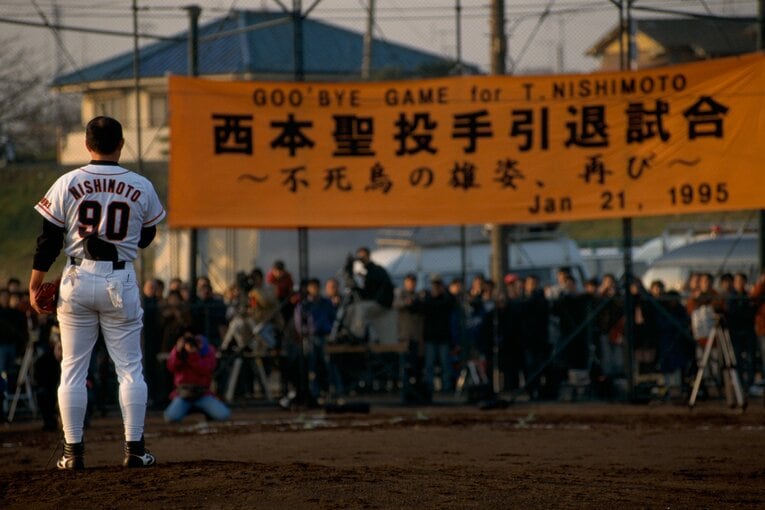 1994年シーズンで現役引退。翌95年1月に多摩川グラウンドで引退試合を行った　©BUNGEISHUNJU