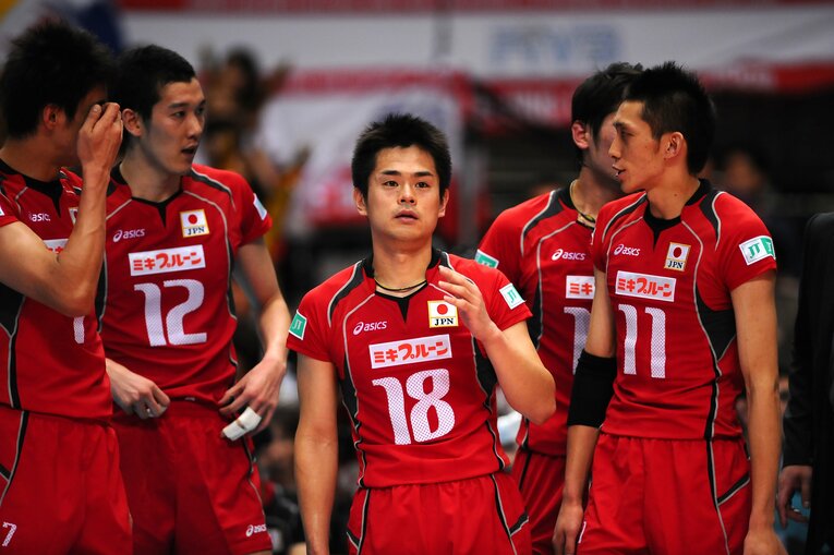 日本代表でも共にプレーした山村（左）。現在はサントリーサンバーズで監督を務めている　©Jun Tsukida/AFLO SPORT