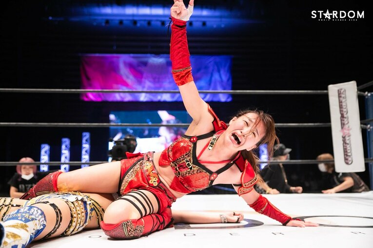 優勝を果たした朱里　©STARDOM