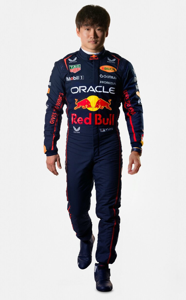 昇格のリリースとともに公開された画像。濃紺のレーシングスーツは昨年12月とは違い、レギュラードライバーとしての着用となる　©HRC