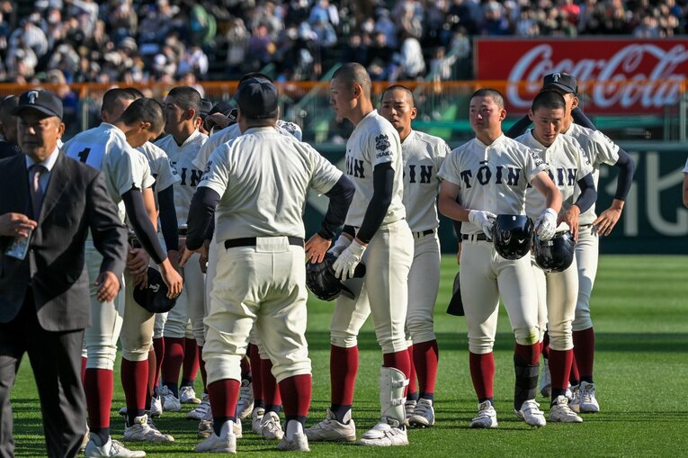 試合終了後、落胆する大阪桐蔭ナインだが……（7／全9枚）©Nanae Suzuki