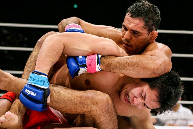 2006年2月の『PRIDE.31』ではUインター出身の“赤いパンツの頑固者”田村潔司と対戦